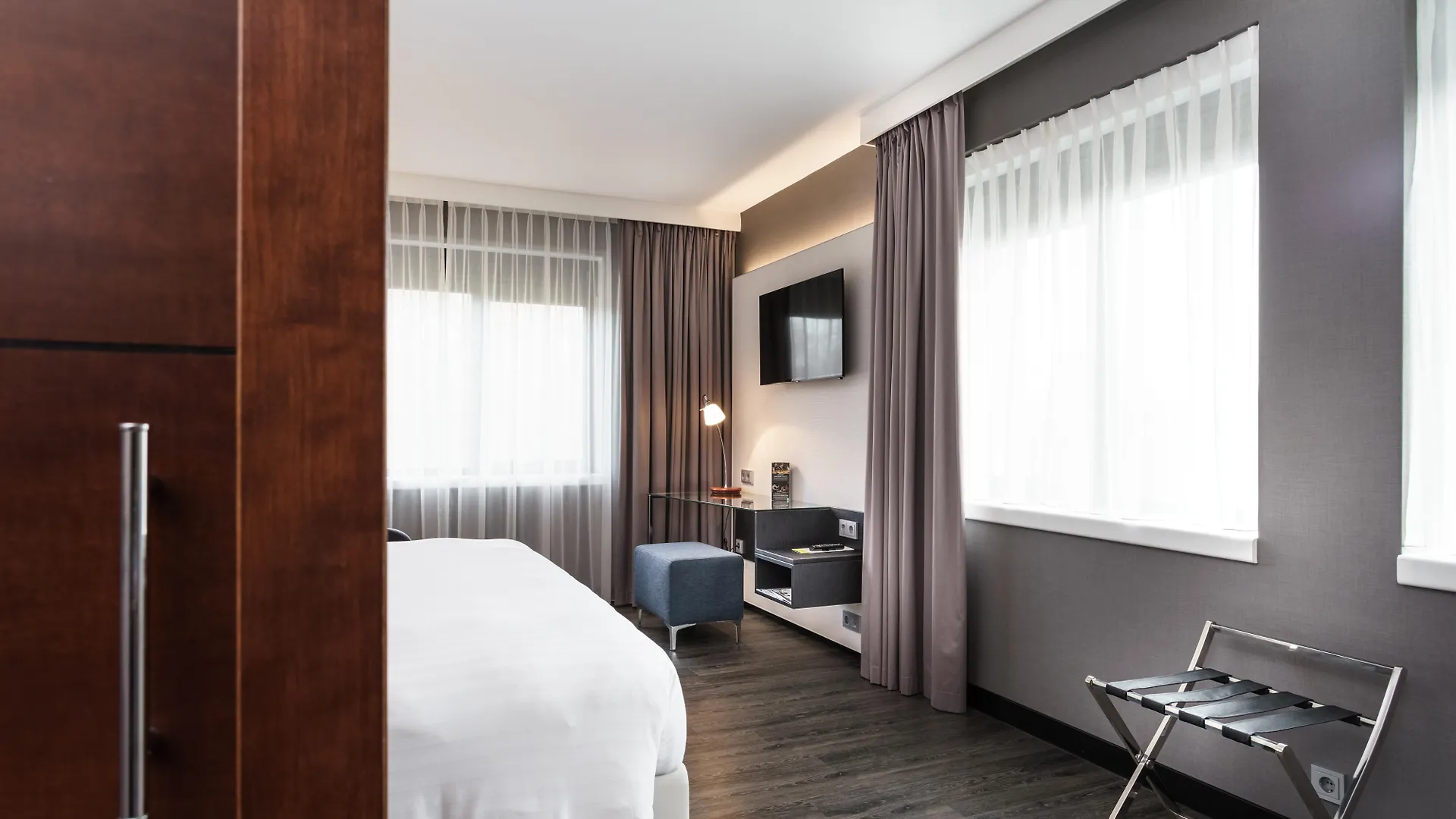 מלון הופדורפ Courtyard By Marriott Amsterdam Airport