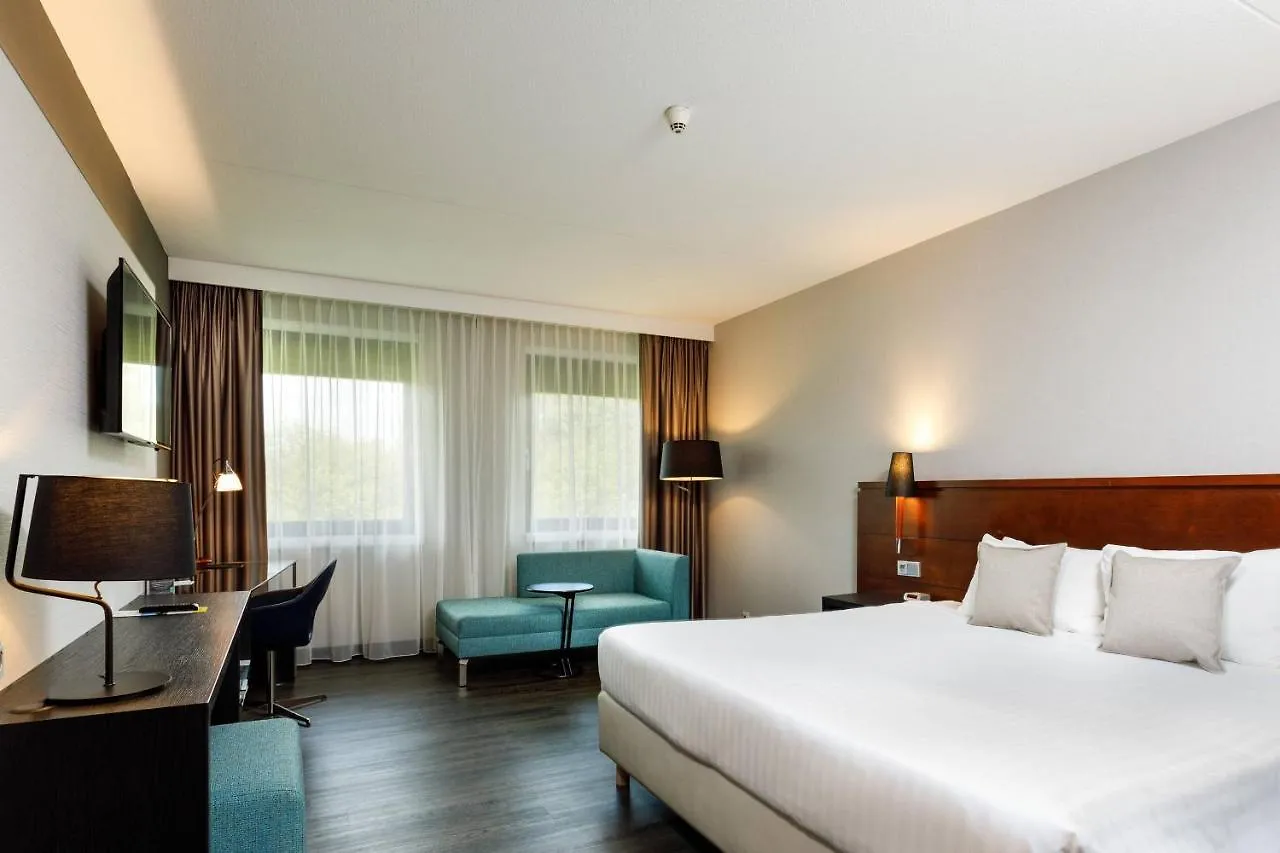 מלון הופדורפ Courtyard By Marriott Amsterdam Airport 4*,